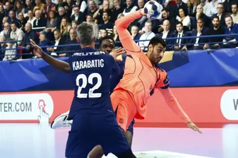 كرة يد.. رغم تألق يحيى خالد.. برشلونة يهزم باريس بمشاركة سيف الدرع